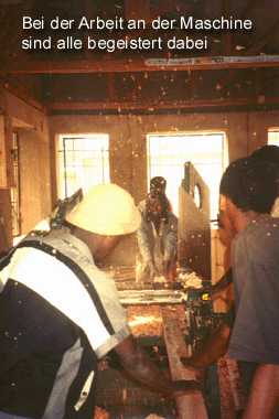 Die Sp&auml;ne fliegen wild durch die Luft